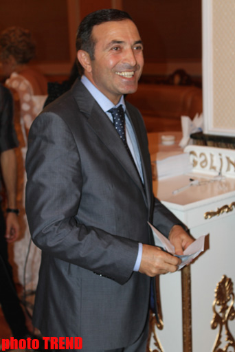 Emil Bədəlov ilin toyunu çaldırdı (FOTO)